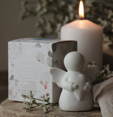 Skyddsängeln Inkl Gåvobox från Majas Cottage med blommor