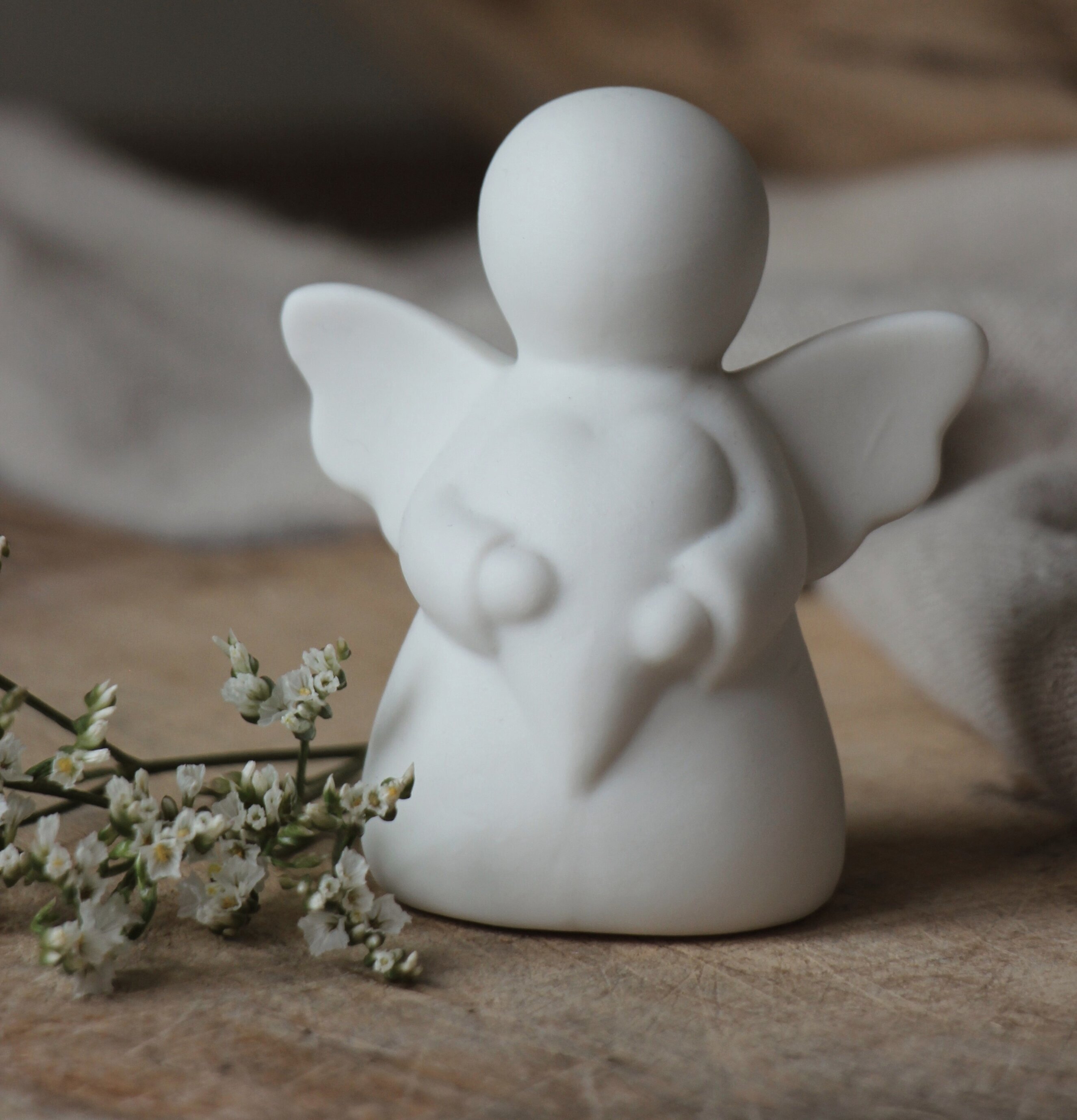 Skyddsängeln Inkl Gåvobox från Majas Cottage på träyta