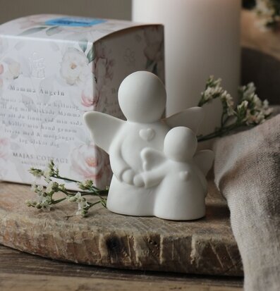 Mamma Ängeln Inkl Gåvobox från Majas Cottage på träbord
