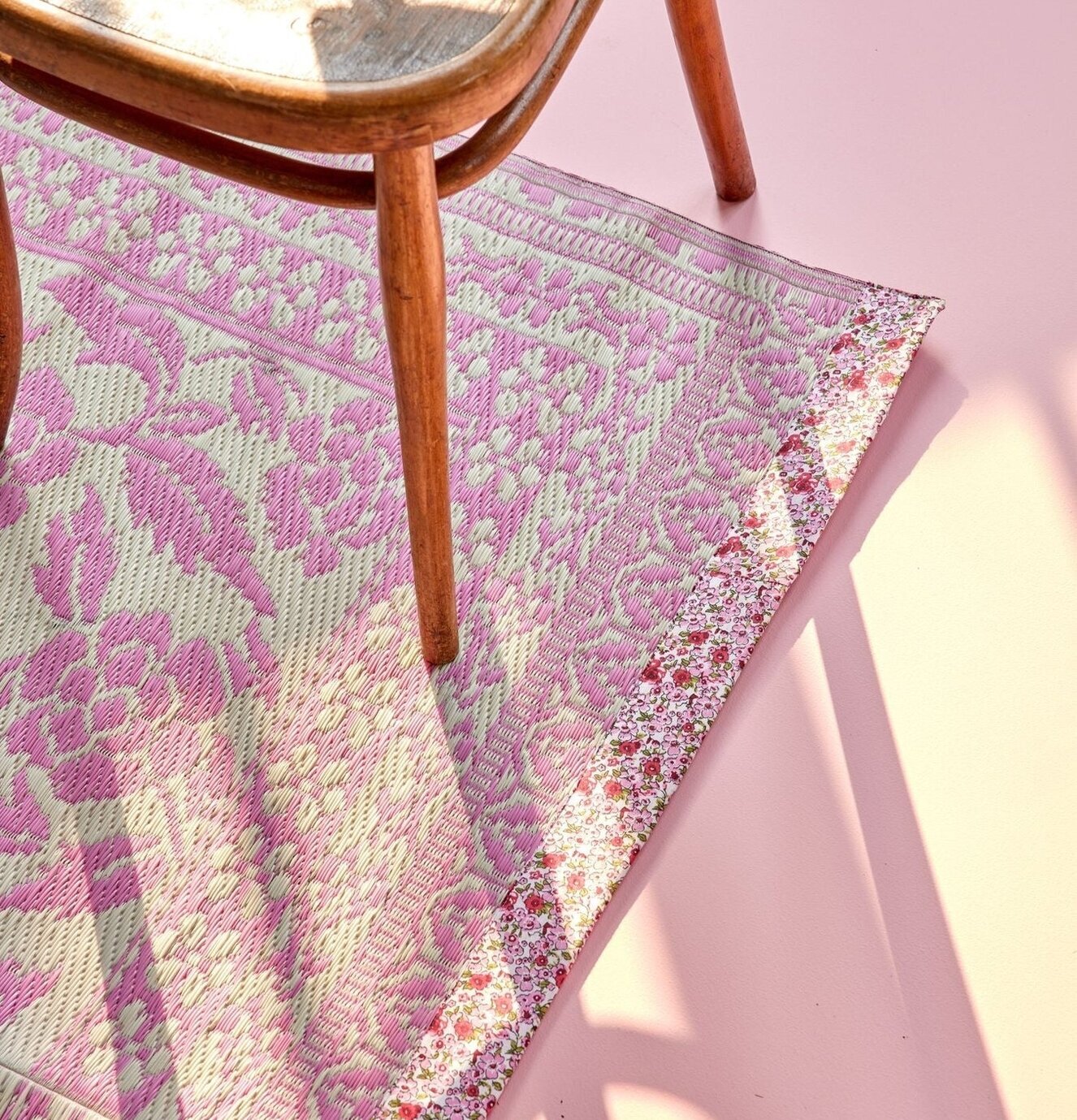 Plastmatta Rosa/Elfenbensvit från Rice med blommotiv