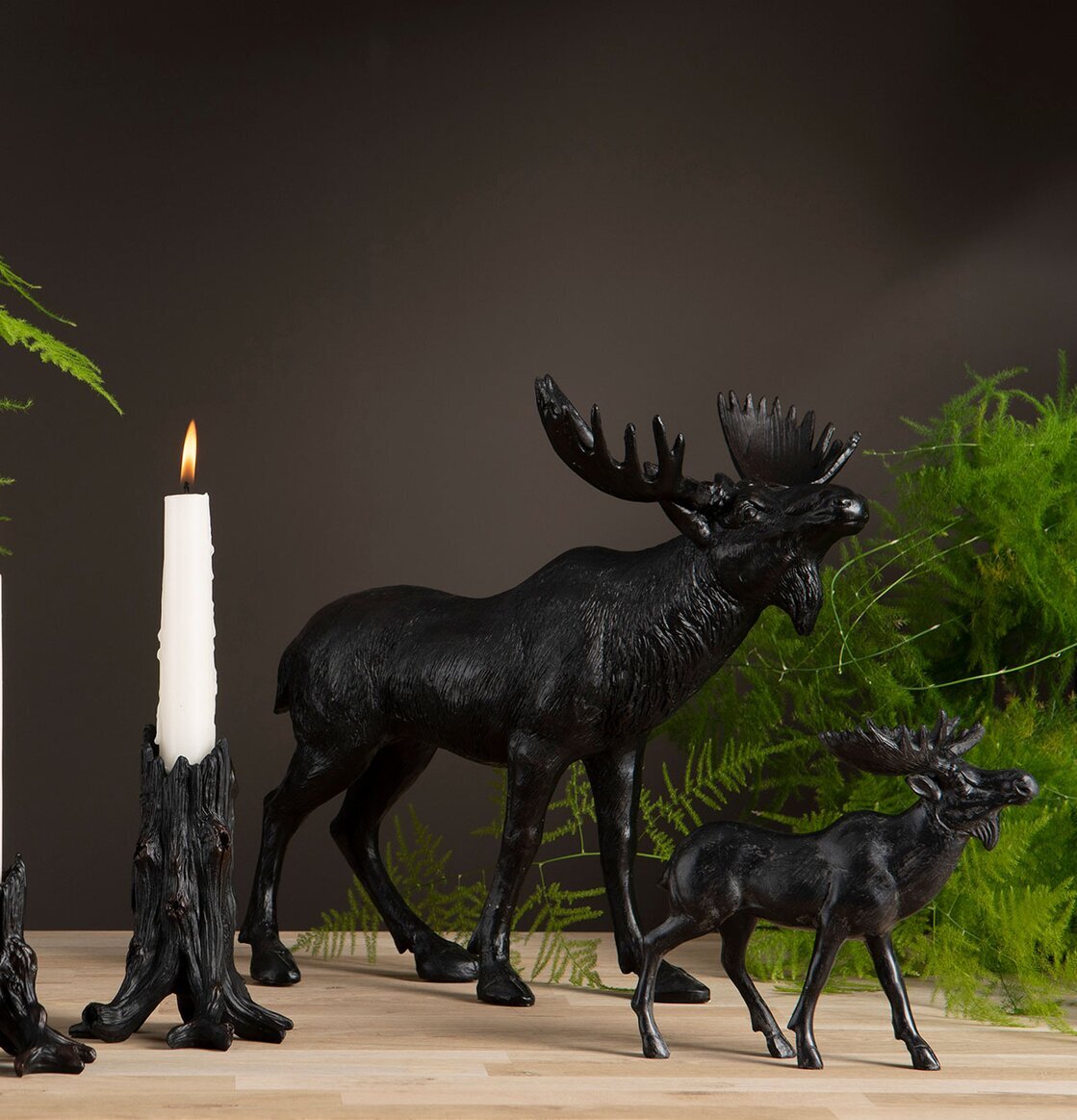 Älg Brun/Svart Poly från A Lot Decoration med ljusstakar