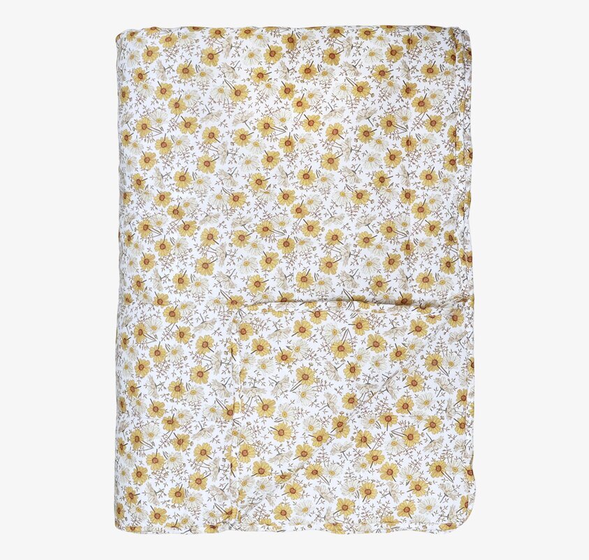 Quilt/Pläd Margerit Creme från Chic Antique med blommönster