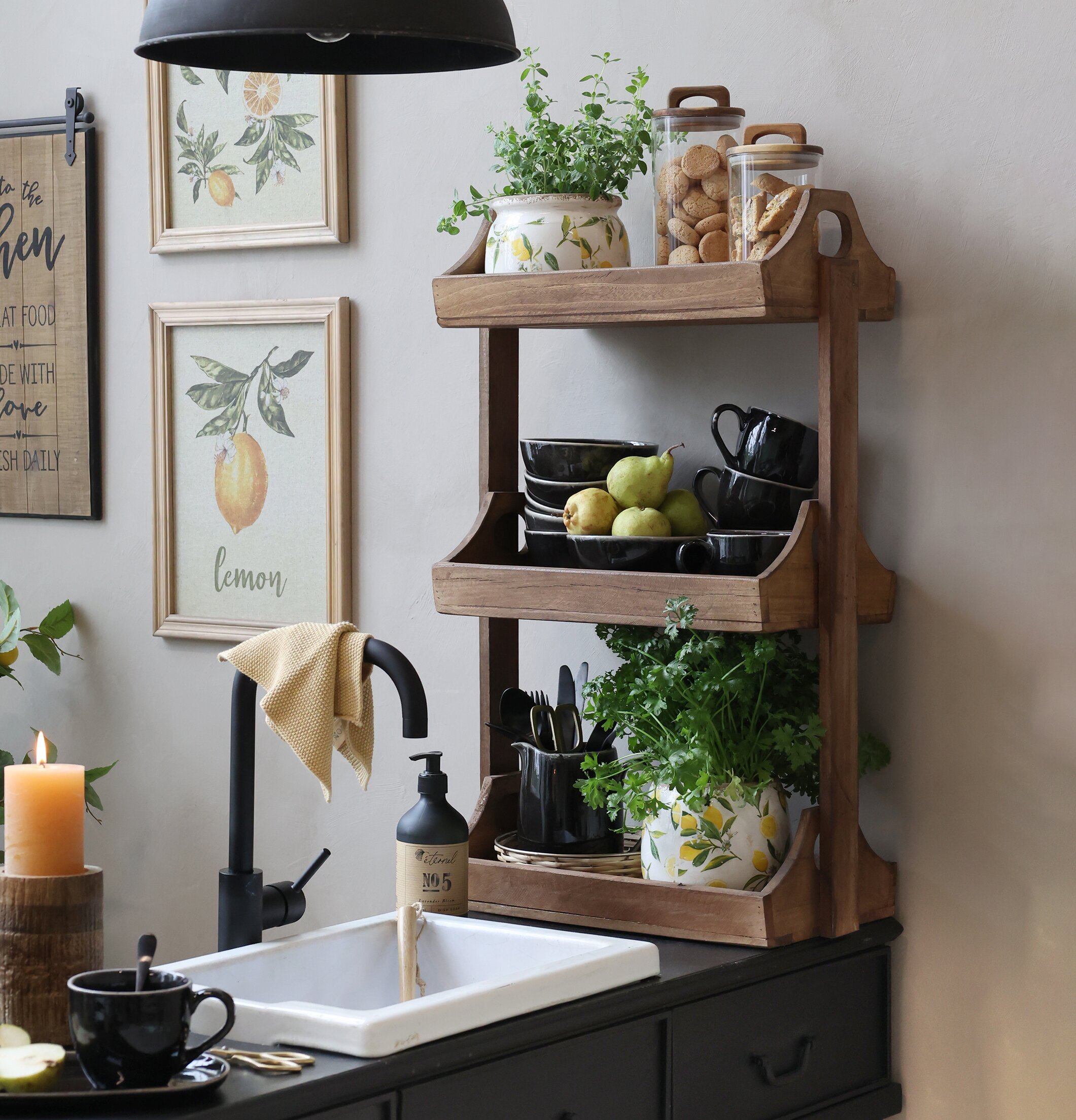 Grimaud Reol Natur från Chic Antique i ett stilrent kök