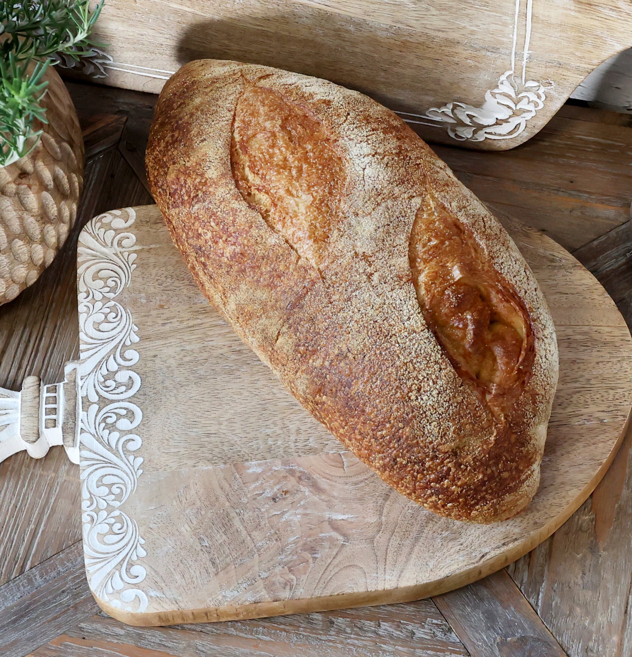 Tapasbräda Tours Natur från Chic Antique med lantbröd