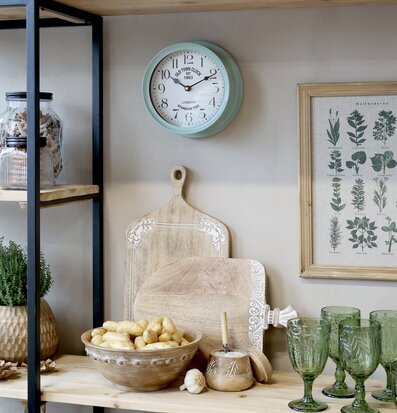 Tapasbräda Tours Natur från Chic Antique i rustik köksmiljö