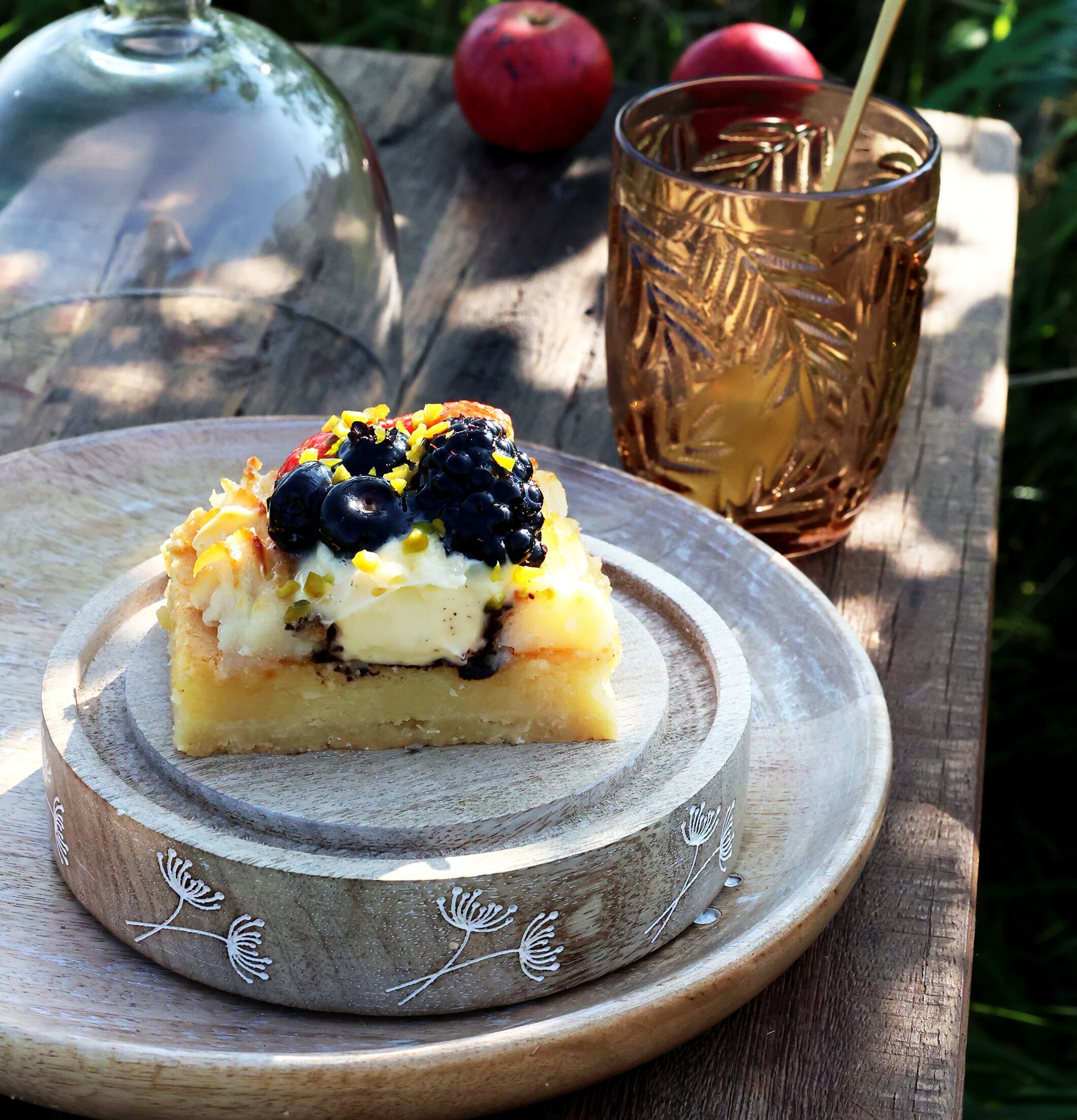 Serveringskupa Tours Natur från Chic Antique på träbord