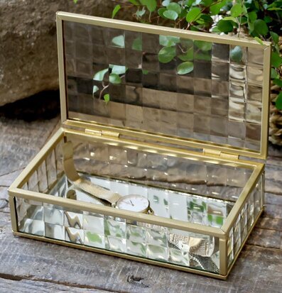 Glasbox Med Slipat Glas från Chic Antique på ett träbord