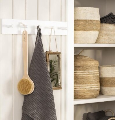 Klädhängare 5 Krokar Vit från IB Laursen på ljus vägg