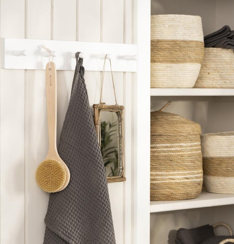 Klädhängare 5 Krokar Vit från IB Laursen på ljus vägg