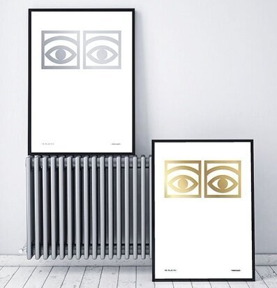 Affisch Ögon Cacao Guld från Olle Eksell med svart ram