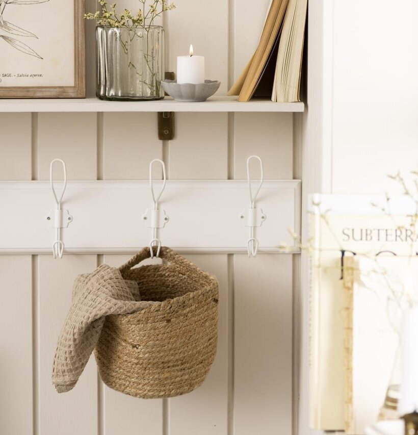 Klädhängare 5 Krokar Vit från IB Laursen monterad på vägg