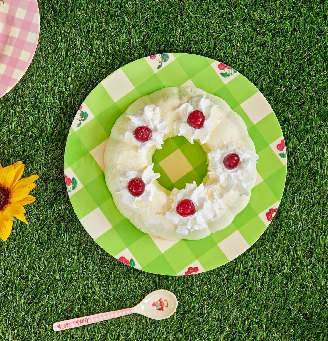 Tallrik Love Therapy Cherry Print från Rice med körsbärsmotiv