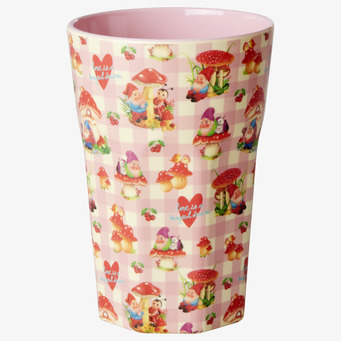 Bild av mugg med fantasifull tomtedesign och hjärtan
