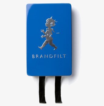 Brandfilt Blå från Solstickan i blått fodral med silvermotiv