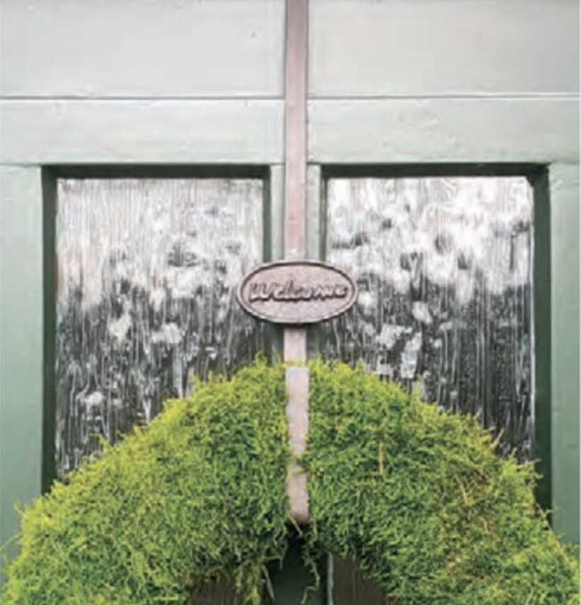 Kranshållare Dörr Welcome från Gardenlife på grön dörr