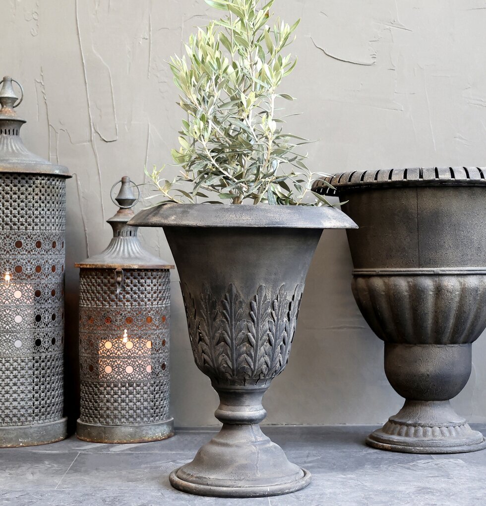 Fransk Kruka Antikgrå från Chic Antique i rustik miljö