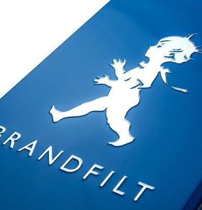 Brandfilt Blå från Solstickan med blå förpackning och emblem