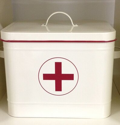 Plåtburk Medicinlåda L från Annat med rött kors och handtag
