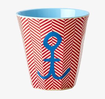 Bild av nautisk mugg med röd-vitt mönster och ankare