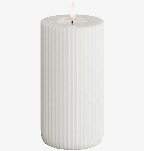 Solid Stripe Candle Vit 15cm från Deluxe Homeart i vit miljö