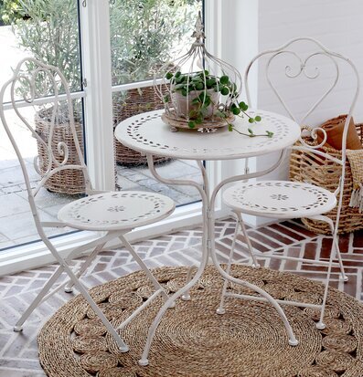 Caféset Antique Creme från Chic Antique i ljust rum