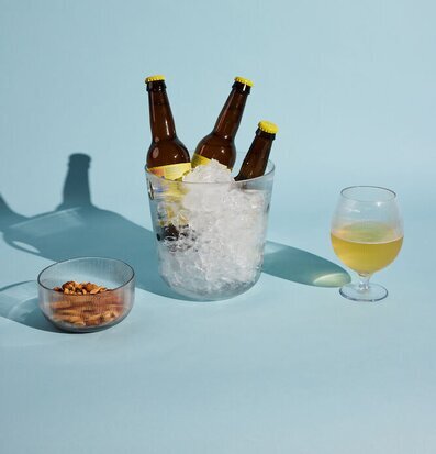 Billi Ölglas 2-pack från Sagaform med öl och snacks