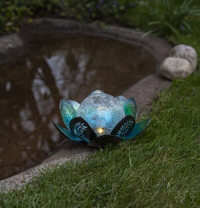 Solcellsdekoration Lilly Silver/Blå från Star Trading vid damm