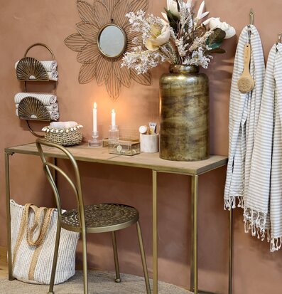 Vägghylla Antik Mässing från Chic Antique i elegant rum