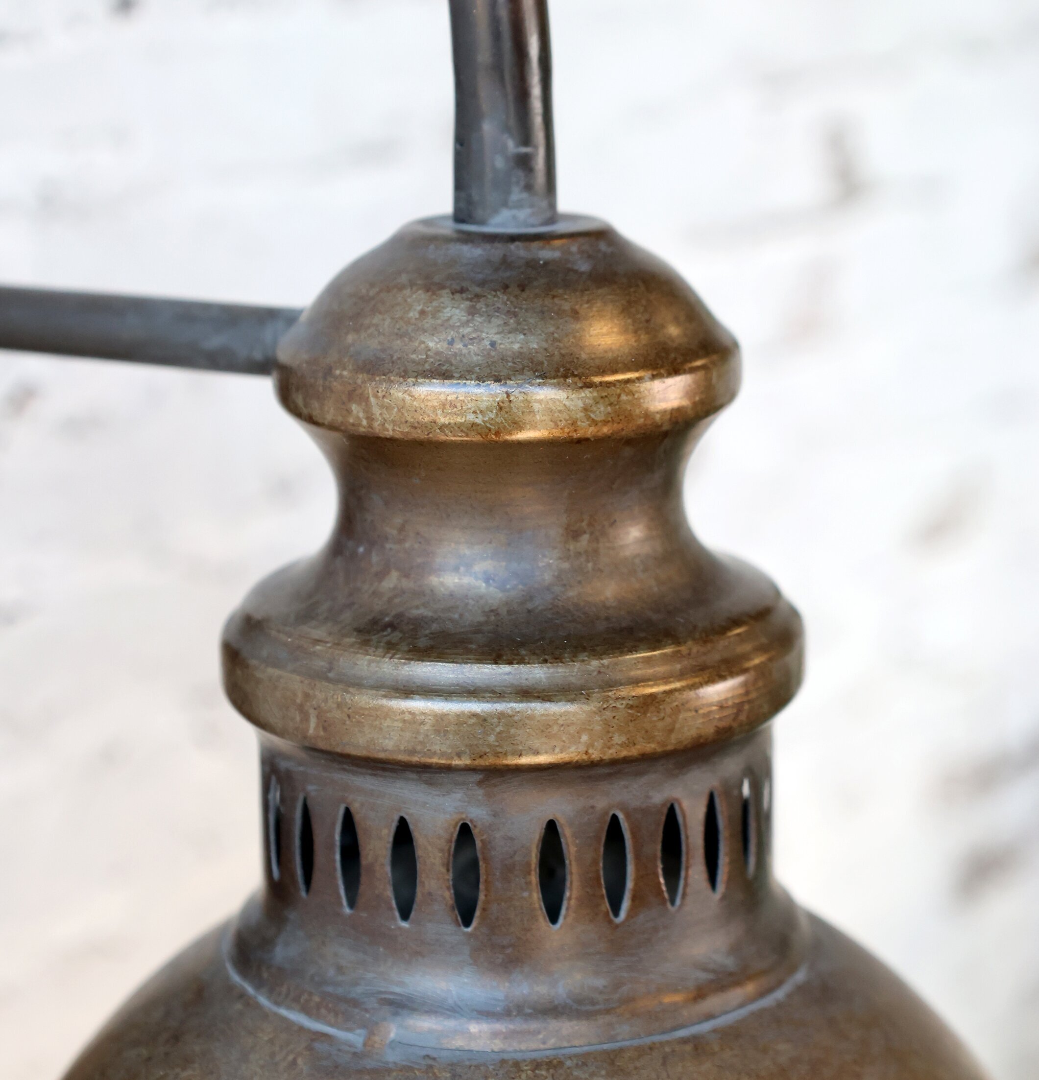 Vägglampa Antik Mässing från Chic Antique på tegelvägg