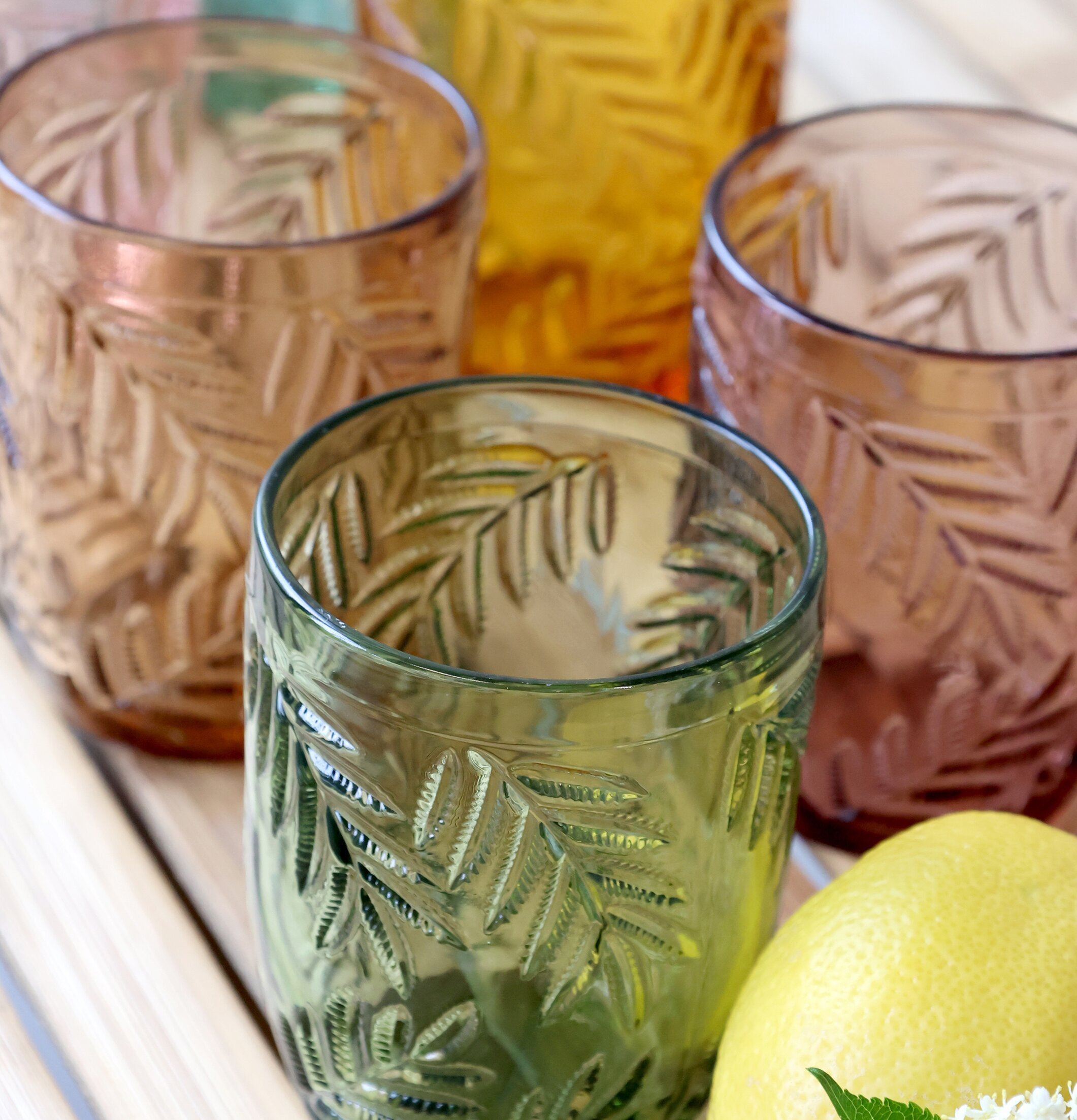 Saint-Émilion Glas Med Mönster från Chic Antique på träbord