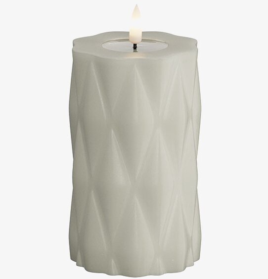 Harlequin Candle Sand 12.5cm från Deluxe Homeart i sandfärg