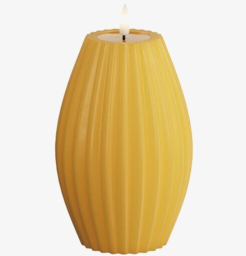 Stripe Candle Curry 15cm från Deluxe Homeart i curryfärg