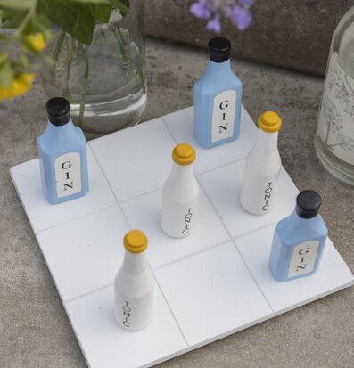 Tre I Rad - Gin & Tonic från Different Design på uteplats