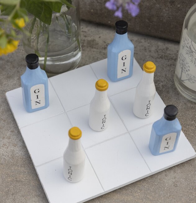 Tre I Rad - Gin & Tonic från Different Design på uteplats