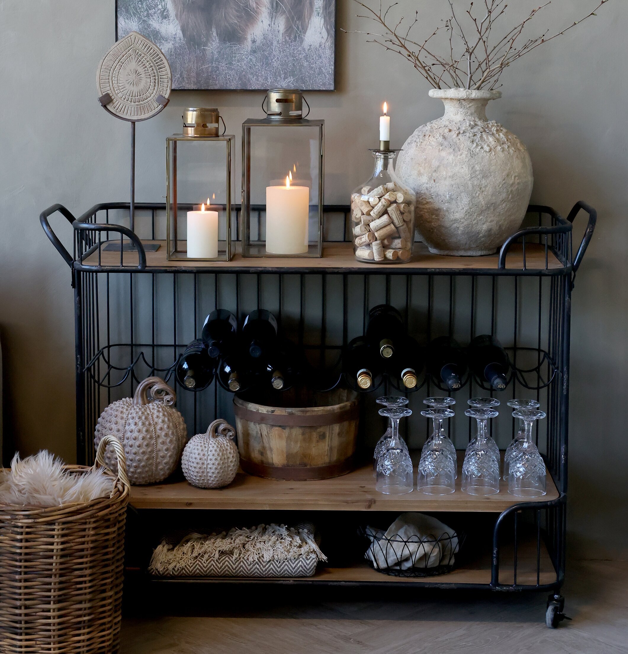 Gammal Postvagn Med Vinhylla från Chic Antique, rustik stil