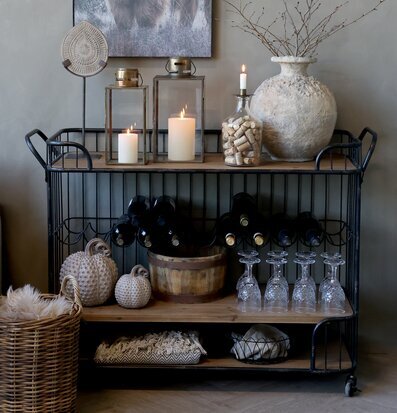 Gammal Postvagn Med Vinhylla från Chic Antique, rustik stil