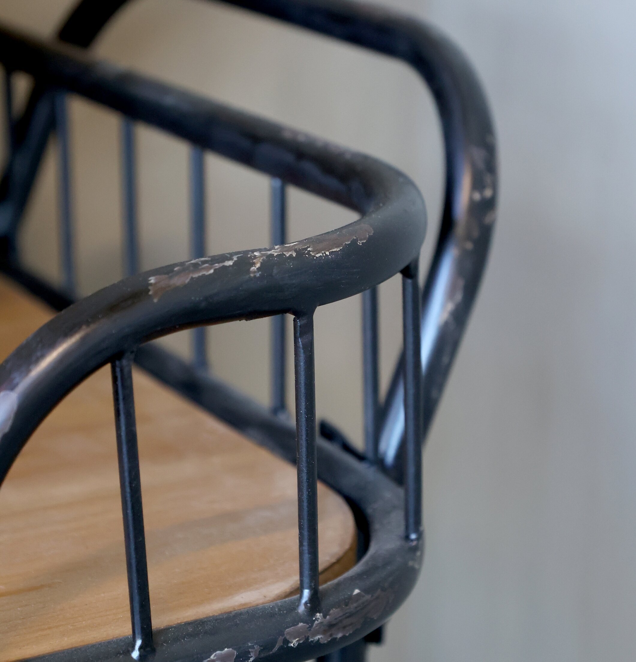 Gammal Postvagn Med Vinhylla från Chic Antique, närbild