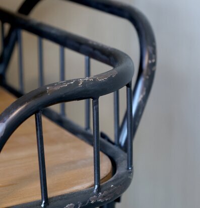 Gammal Postvagn Med Vinhylla från Chic Antique, närbild