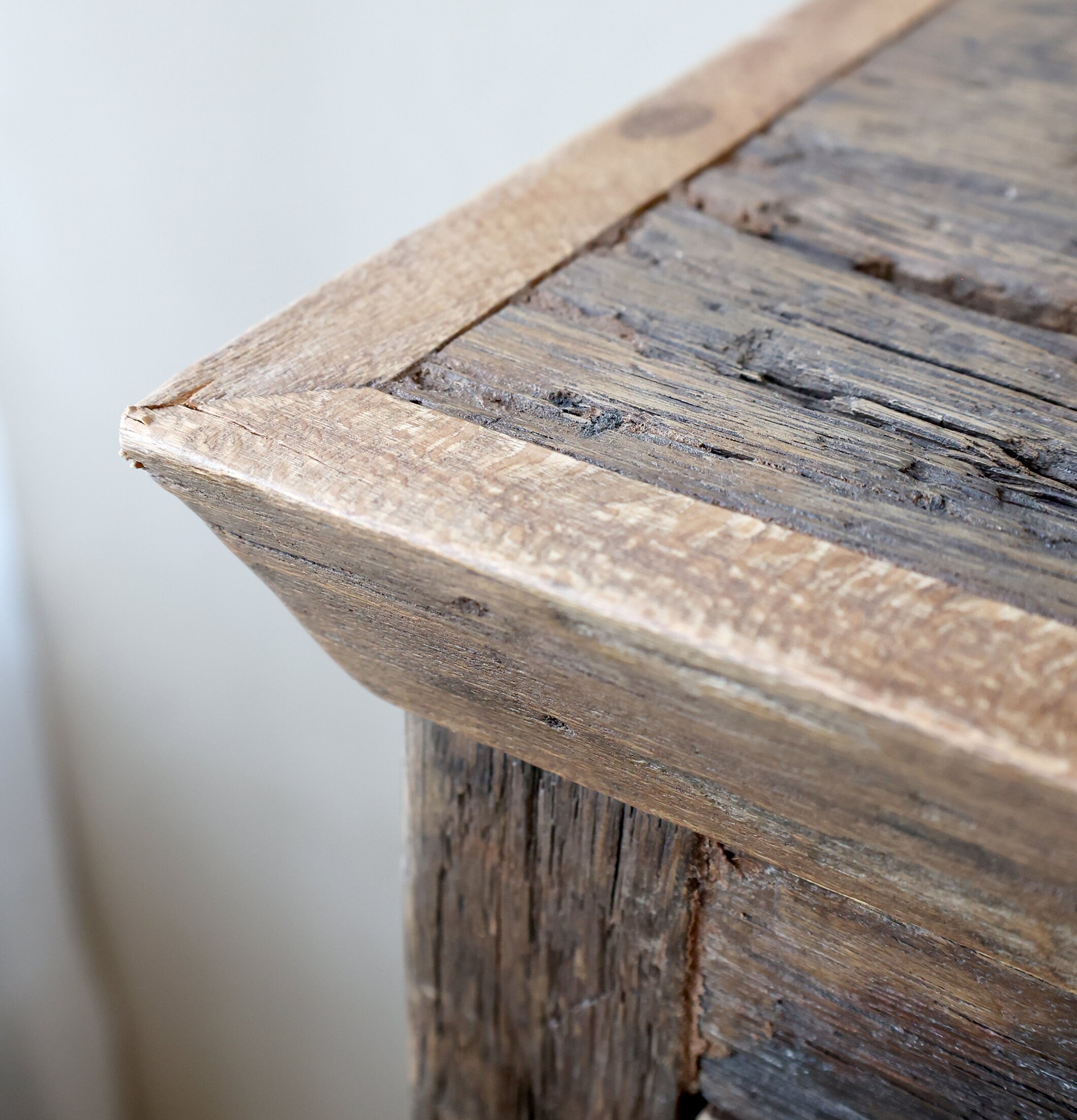 Detaljerad närbild på Vitrinskåp Grimaud från Chic Antique