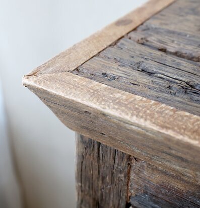 Detaljerad närbild på Vitrinskåp Grimaud från Chic Antique