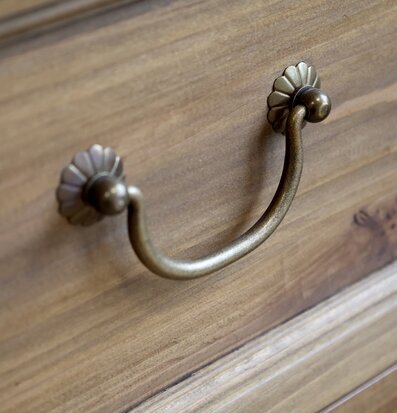 Konsolbord Natur från Chic Antique med antik metallhandtag