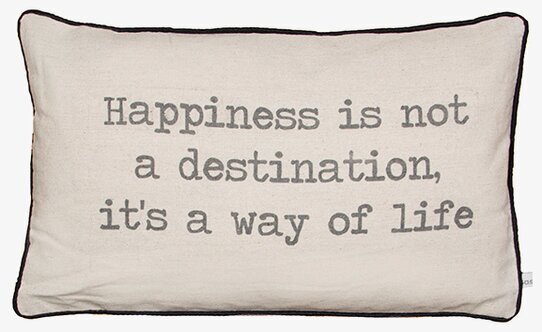 Kudde - Happiness Is Not A Destination från Sass & Belle