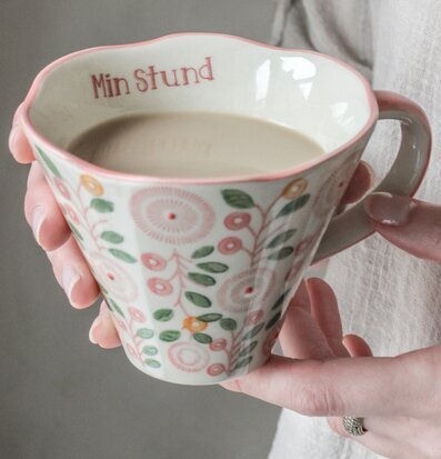 Mugg - Min Stund från Majas Cottage med blommigt mönster