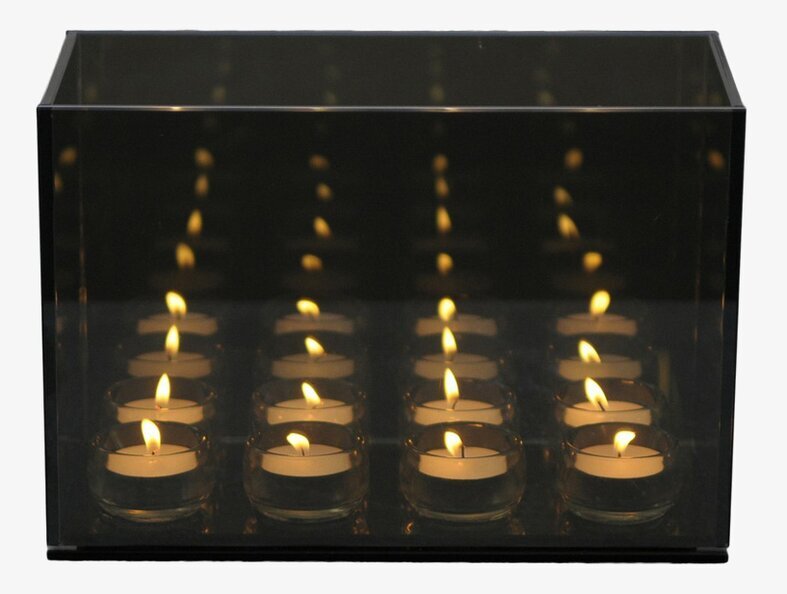 Endless 8 Light ljusprodukt från Endless Light i mörk miljö