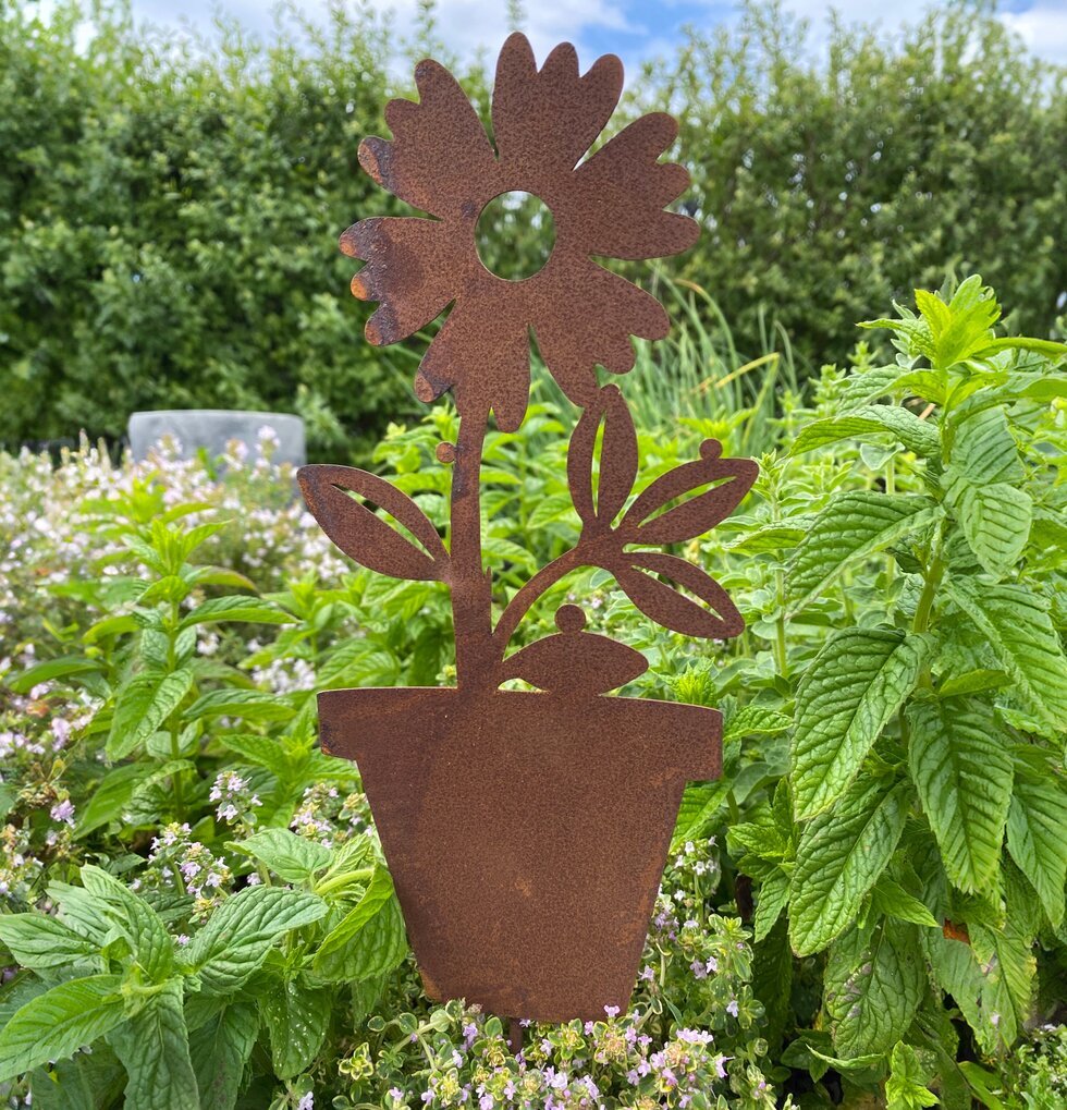 Blomma kruka på pinne från Lind Decoration i grön trädgård