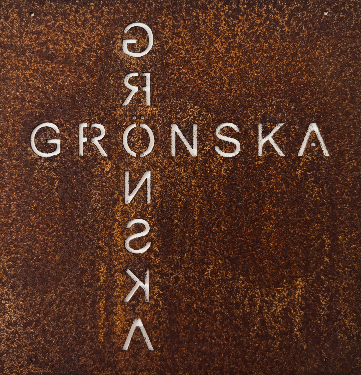 Skylt Grönska (armeringsnät) från Lind Decoration i rostpatina