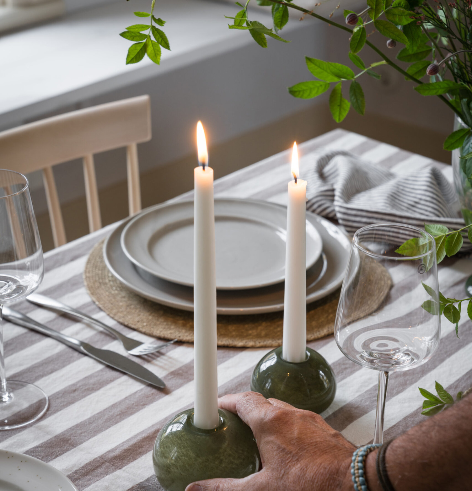 Bordstablett Sjögräs Natur från Ernst på dukat matbord