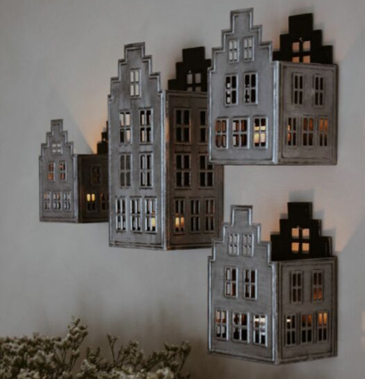 Bild av ljushusinstallation i stilfull heminredning