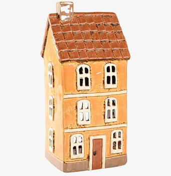 Bild av charmig ljuslykta i form av miniatyrhus