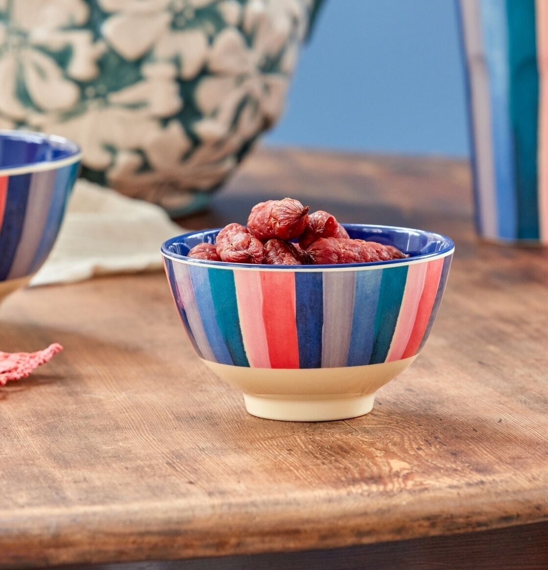 Liten Skål N.Y. Stripes Print från Rice på rustik träyta